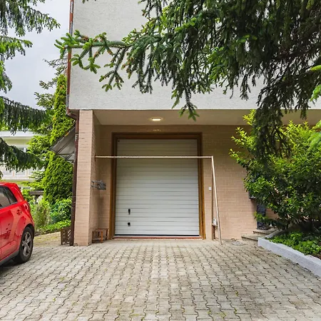 Grand Forest Escape بيت للعطل