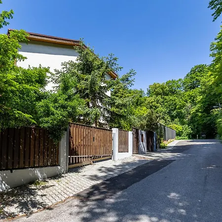 Grand Forest Escape Feriehus Bratislava